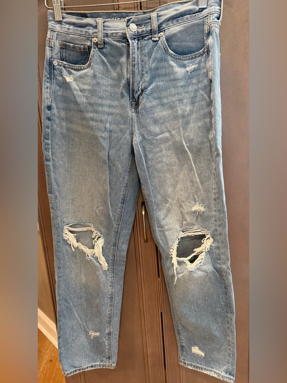 American Eagle 4XS Mom Jean Light Wash Distressed Jeans